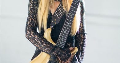 Orianthi - Crawling out of the Dark