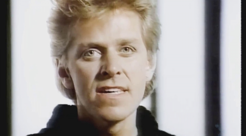 Peter Cetera - Holding Out