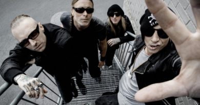 Backyard Babies - Should I Be Damned