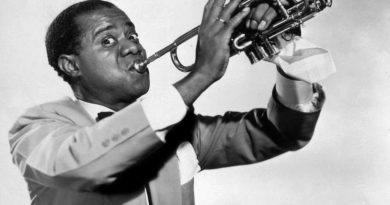 Louis Armstrong, Ella Fitzgerald - I've Got My Love To Keep Me Warm