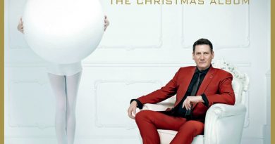 Tony Hadley - Santa Claus Is Coming to Town